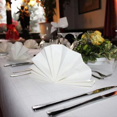 Dampfschiff - Gedeckte Tafel